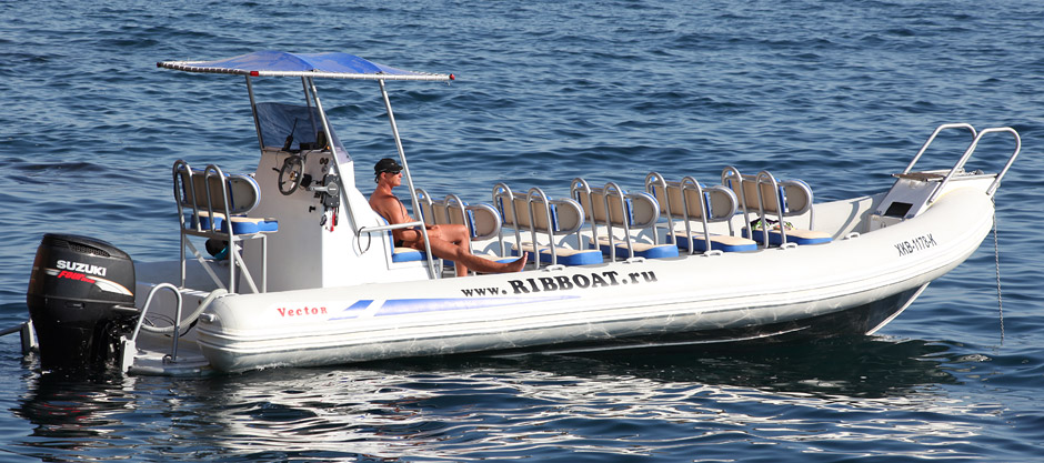 Многофункциональная лодка RIB 900